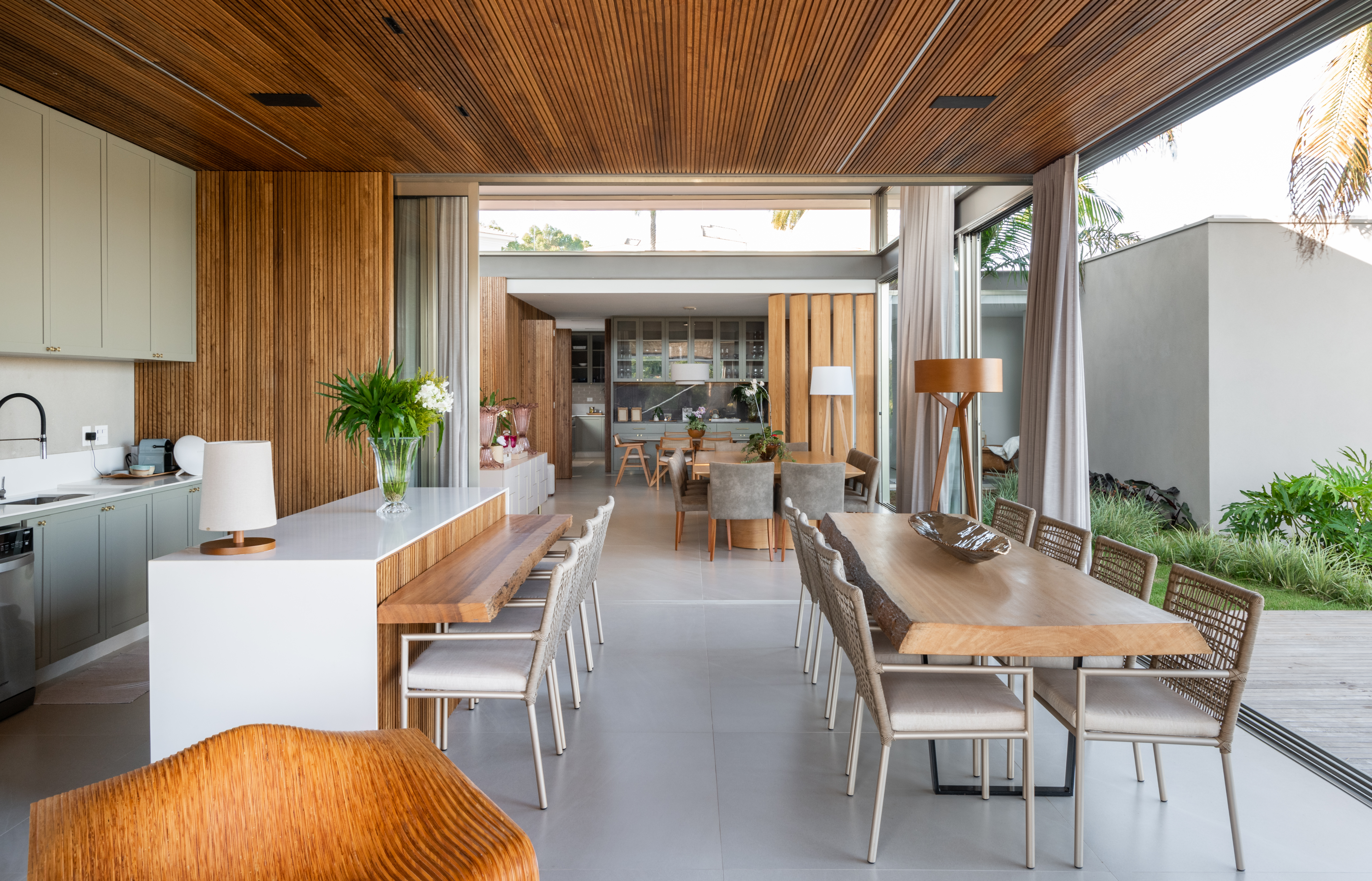 Casas de Alto Padrão: O Que Saber Antes de Comprar