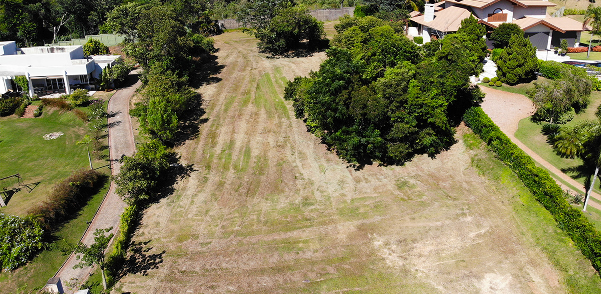Terreno em Aclive à Venda no Fazenda Vila Real