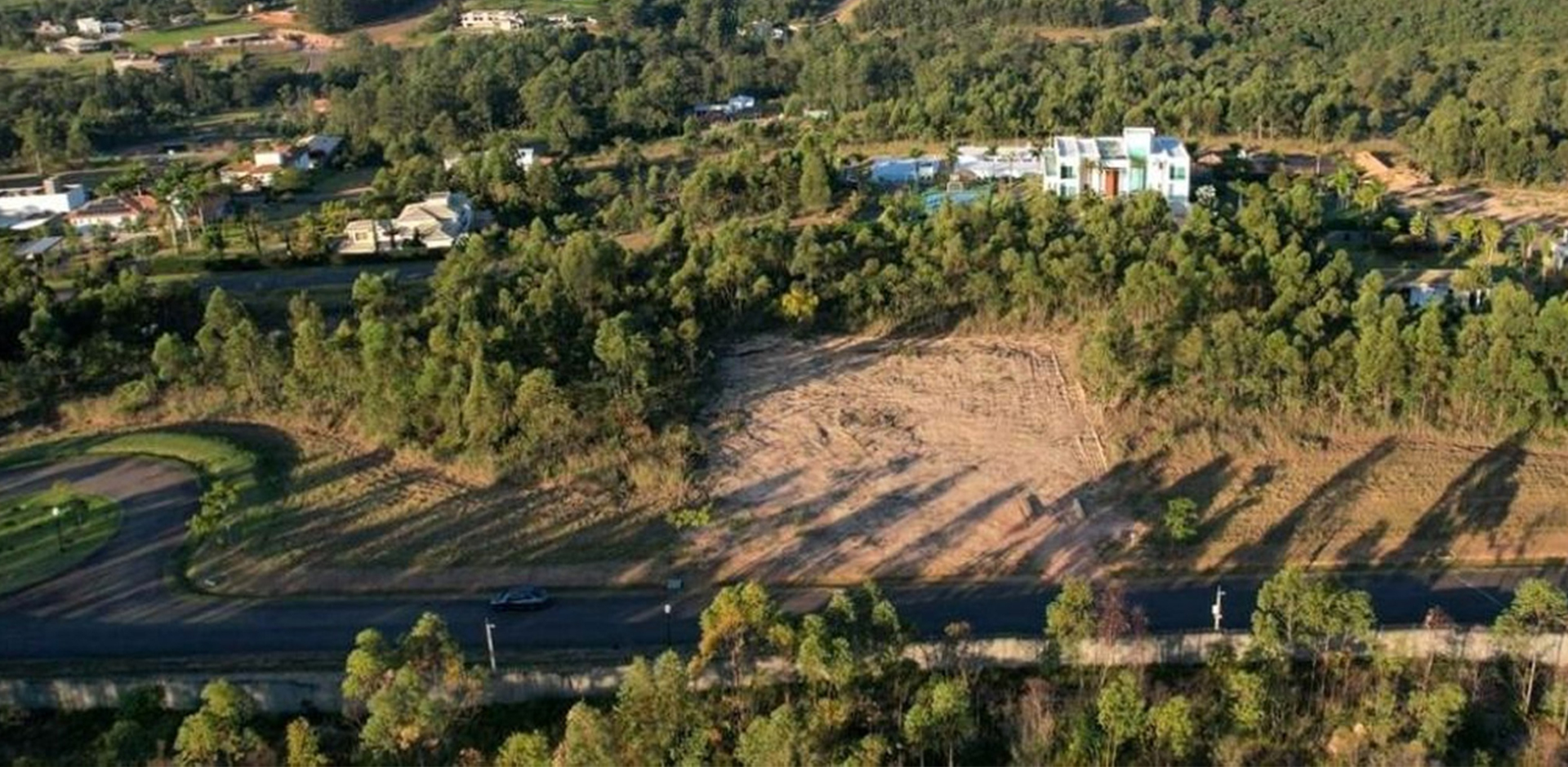 Terreno à venda com 2.440 m²