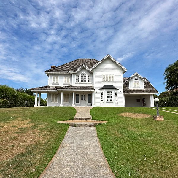Casa Estilo Americana à Venda no Vila Real 
