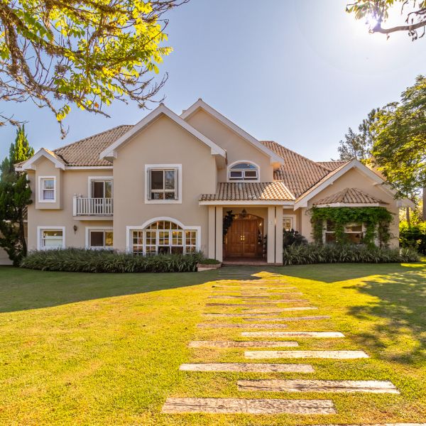 Casa de Campo bem Localizada