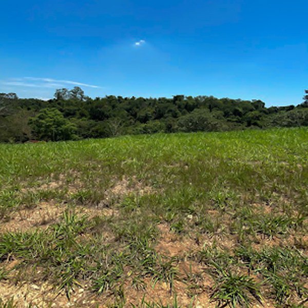 Terreno à venda 2.100 m²