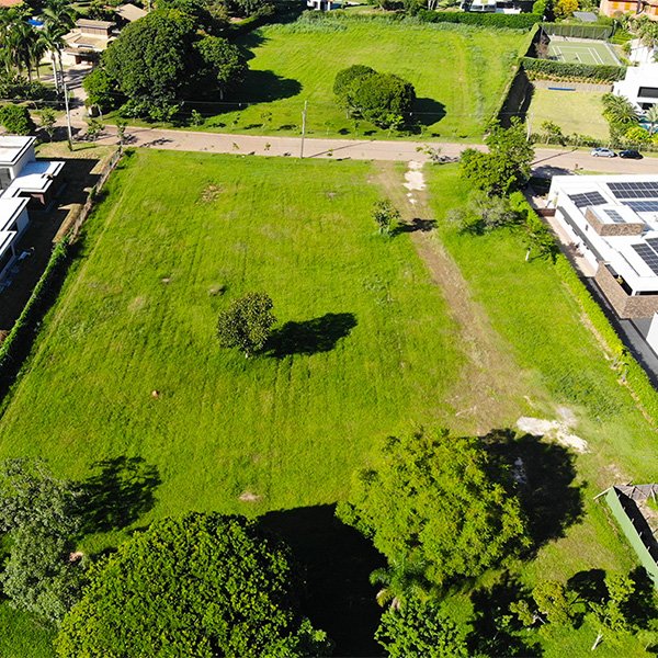 Terreno com 3047m² Plano no Vila Real