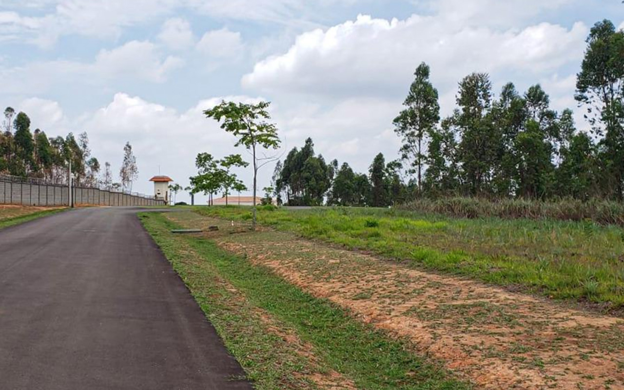 Terreno à venda com 2.440 m²