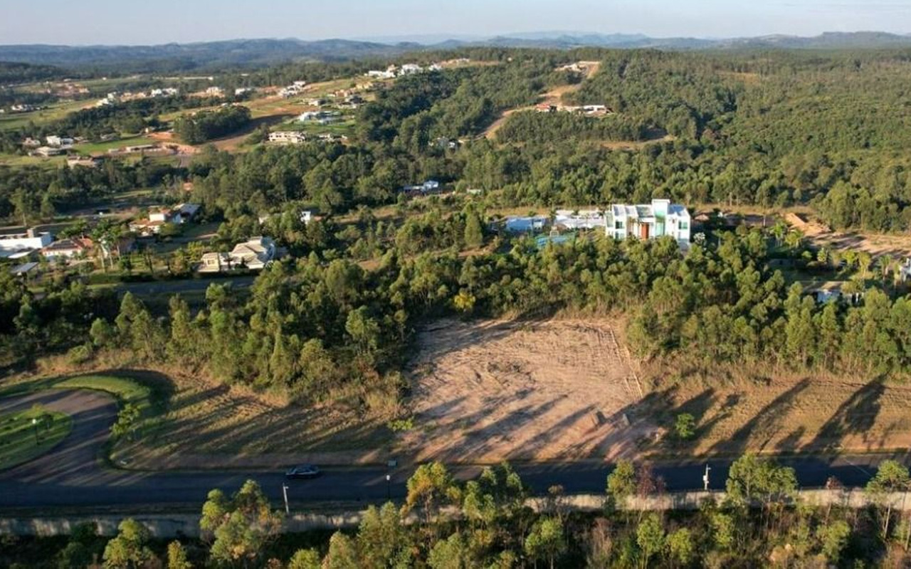 Terreno à venda com 2.440 m²