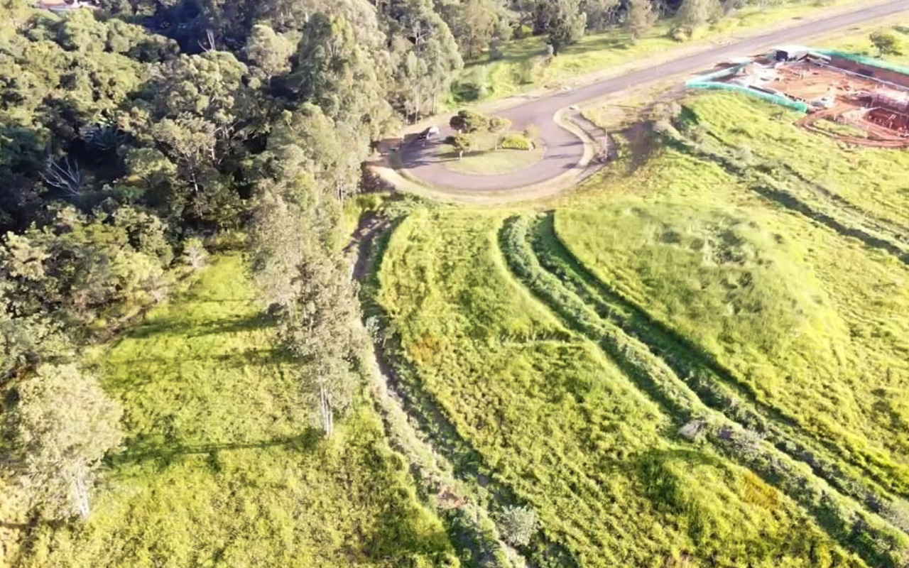 Terreno 3.212 m² à venda