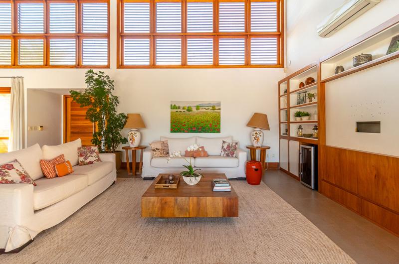Refúgio Natural com Arquitetura Atemporal no Vila Real