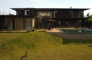 Casa de Luxo à Venda no Condomínio Terras de São José II com 8 Suítes e Projeto Assinado