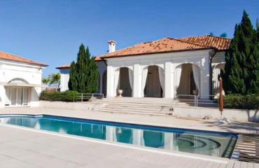 CASA NEO CLÁSSICA NO FAZENDA VILA REAL