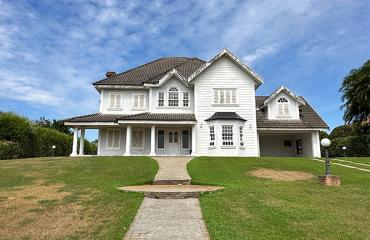 Casa Estilo Americana à Venda no Vila Real 