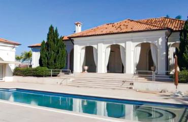 CASA NEO CLÁSSICA NO FAZENDA VILA REAL
